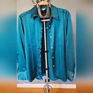 NWOT, Medium, Teal button down satin top. (Long)